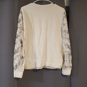 Size Small, cream sweatshirt
